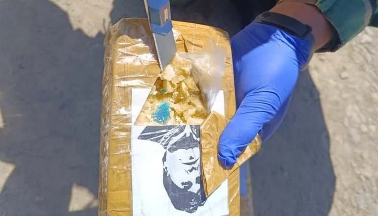 Incautan paquetes de cocaína con la imagen de Evo Morales