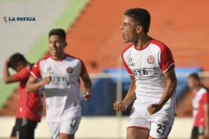FC Universitario se anota en semifinales con doble triunfo sobre Nacional Potosí