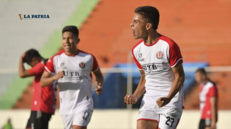 FC Universitario se anota en semifinales con doble triunfo sobre Nacional Potosí