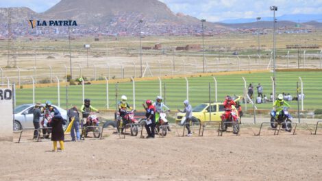Motociclismo en Oruro: Velocidad y adrenalina en la prueba departamental clasificatoria