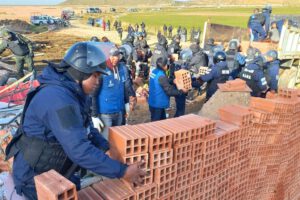 Demolición de construcción ilegal en Parque Acuático
