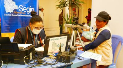 Digitalización de cédulas en Oruro