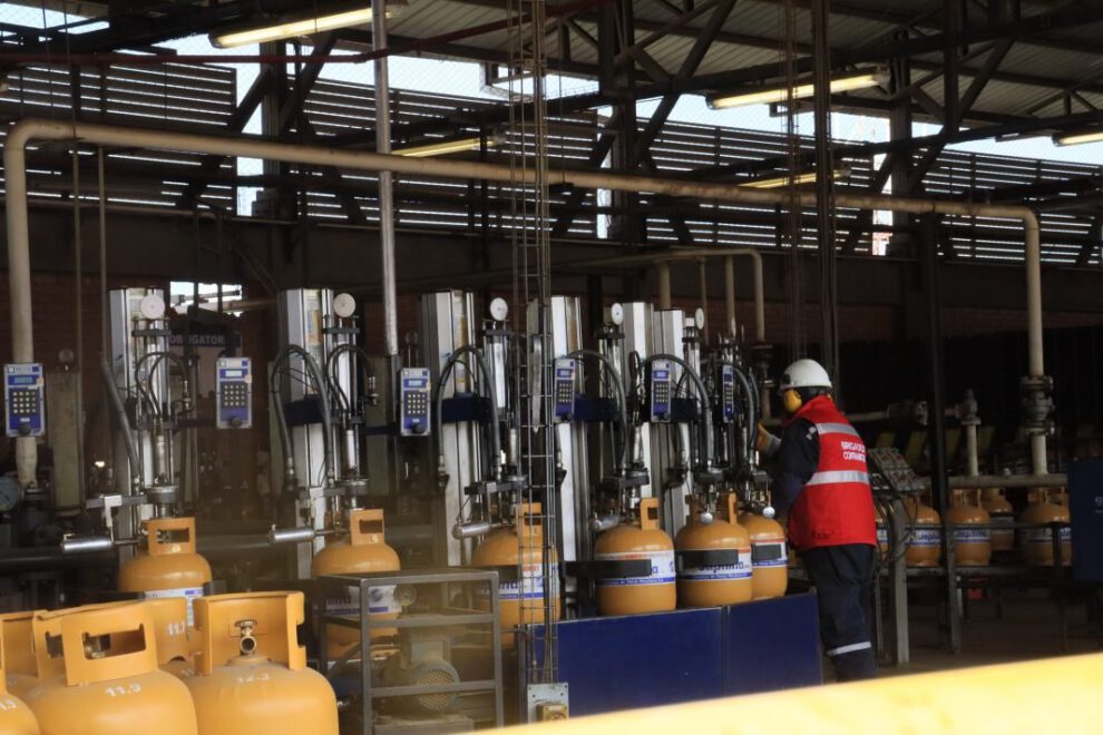 YPFB entrega garrafas de GLP para garantizar gas en Bolivia