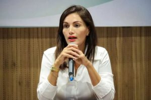 Renuncia de Andrea Daza en el Concejo Municipal de Santa Cruz