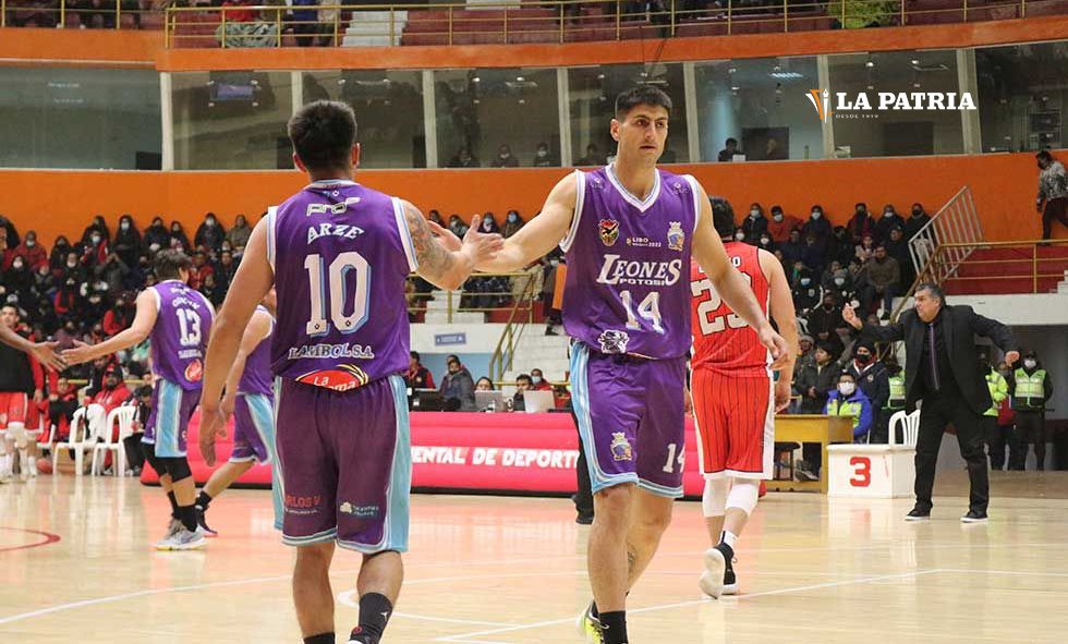 Leones Libobásquet celebra un triunfo en el coliseo Ciudad de Potosí