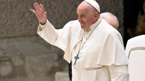 Papa Francisco insta a los niños a ser artesanos de paz