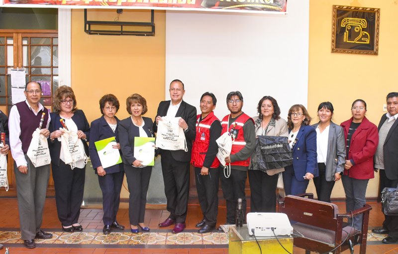 Ley para sustituir el uso de bolsas plásticas por materiales biodegradables en La Paz