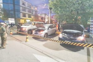 Operativo binacional de decomiso de vehículos indocumentados en la frontera