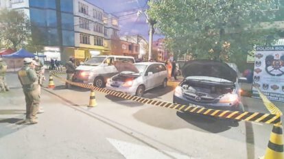 Operativo binacional de decomiso de vehículos indocumentados en la frontera