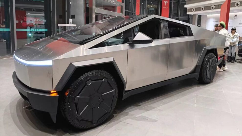 Tesla Cybertruck revisión por problema en el pedal del acelerador