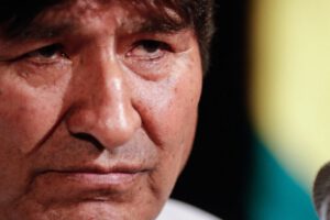 Evo Morales regresa entre controversia por sus costosos viajes internacionales