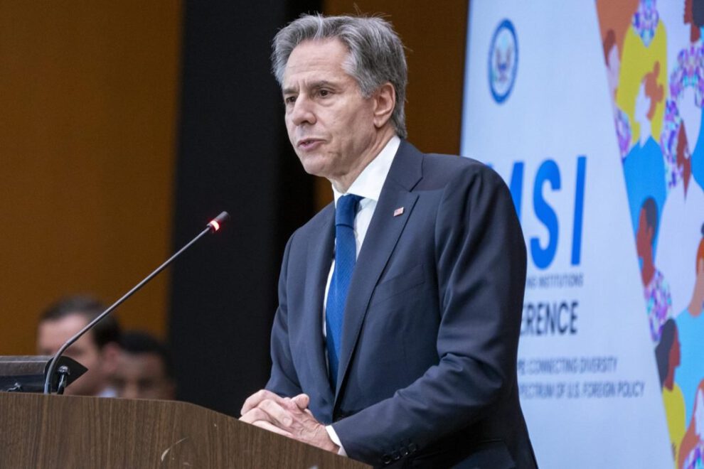 Blinken se reúne con altos funcionarios chinos para debatir crisis en Oriente Medio y guerra de Rusia