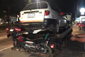 Policía en estado de ebriedad choca en Santa Cruz