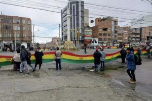 Gremiales bloquean avenidas de El Alto