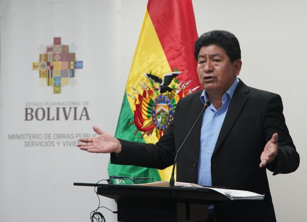 Ministro Montaño desmiente acusaciones en conferencia de prensa