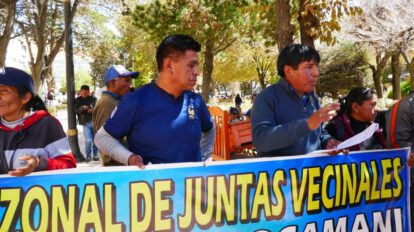 Bloqueo en carretera Oruro-Potosí por vecinos de Vinto-Socamani