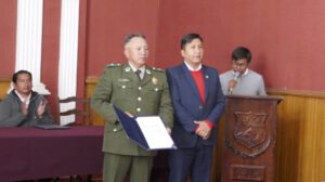 Reconocimiento a policía y ciudadano por su valentía en frustrar robo