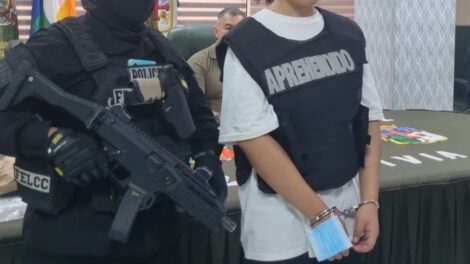 Crimen en Santa Cruz: hija apuñala y quema a su padre