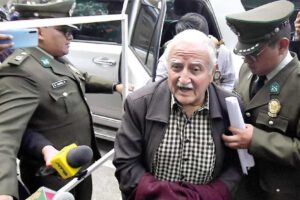 Luis Alberto Echazú durante su traslado a celdas de la policía