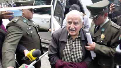 Luis Alberto Echazú durante su traslado a celdas de la policía