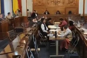 Inhabilitación de candidatos en audiencias por amparos