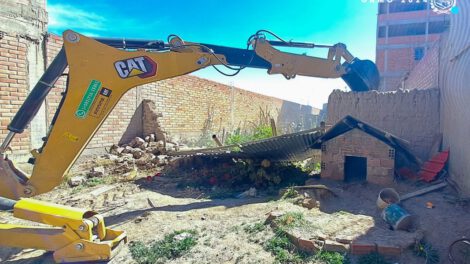 Construcción clandestina demolida por el Gobierno Autónomo Municipal de Oruro