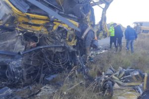 Triple colisión en carretera Oruro - Potosí