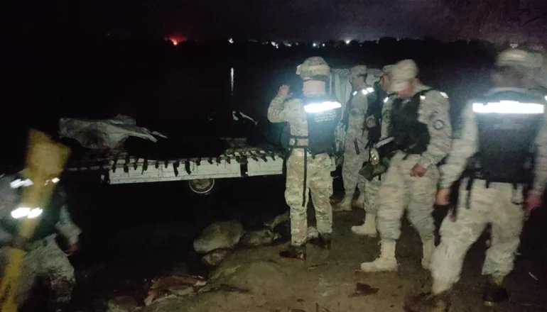 Funcionarios navales agredidos por gomoneros en la frontera Bolivia-Argentina