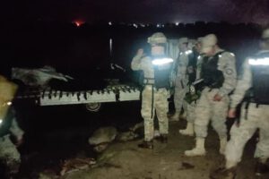 Funcionarios navales agredidos por gomoneros en la frontera Bolivia-Argentina