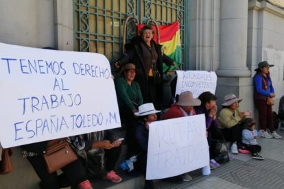 Feria Oruro Moderno: comerciantes protestan en edificios municipales
