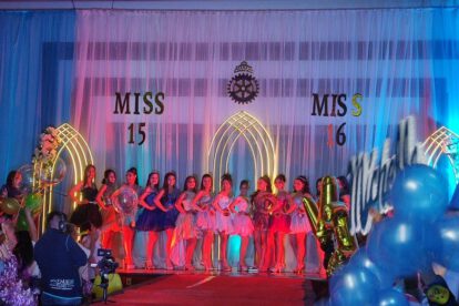 Miss 15 y Miss 16 años en el certamen organizado por Rotary Club Oruro