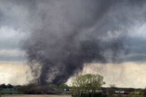 Tornados devastadores en Iowa y Nebraska