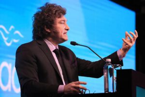 Javier Milei defiende política de ajuste en Argentina