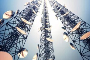 Impacto de la IA generativa en sectores clave como telecomunicaciones