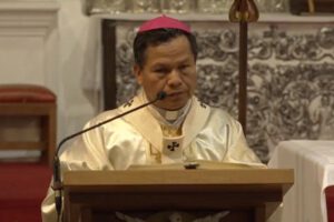 Falta de atención médica denunciada por el arzobispo René Leigue