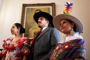 Bailarines de Argentina y Bolivia en el Encuentro entre Culturas