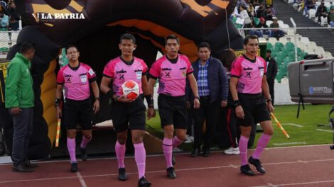 Árbitros bolivianos desprestigiados por decisión de traer jueces chilenos
