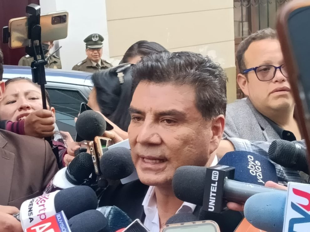 Gobernador de Oruro, Johnny Vedia, busca más presupuesto
