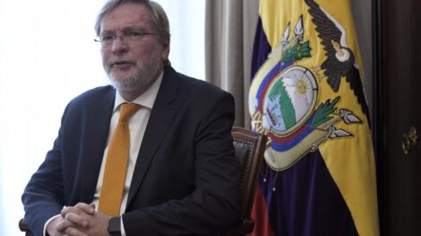 Ecuador justifica acciones ante embajada mexicana en la CIJ