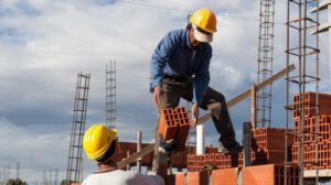 Seguros de vida y salud benefician a miles de trabajadores en Bolivia