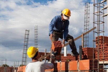 Seguros de vida y salud benefician a miles de trabajadores en Bolivia