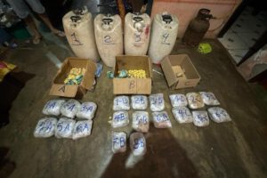 Pareja bajo investigación por posesión de marihuana y gasolina