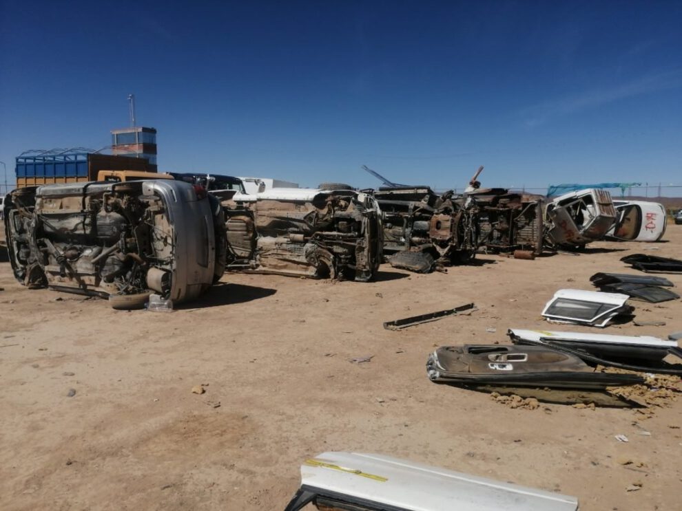 Subasta ecológica de autopartes en Oruro