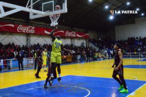 Carl A-Z vs Kinwa en la Libobásquet