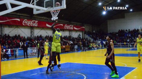 Carl A-Z vs Kinwa en la Libobásquet