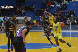 Carl A-Z triunfo ante Kinwa en la Libobásquet