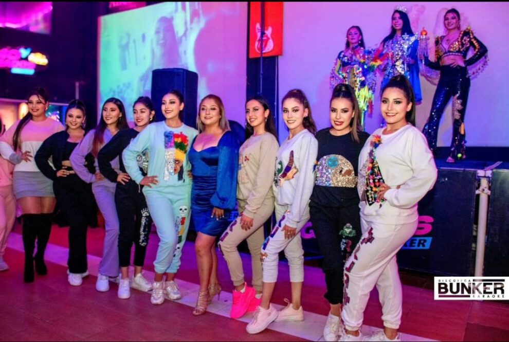 Desfile Estilo y Arte Sin Límites con piezas inspiradas en el carnaval orureño