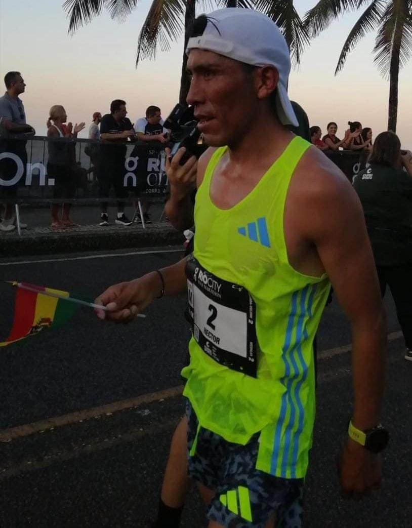 Héctor Garibay media maratón en Brasil