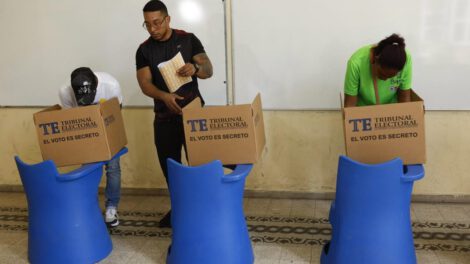 Elecciones en Panamá concluyen con total normalidad y alta participación