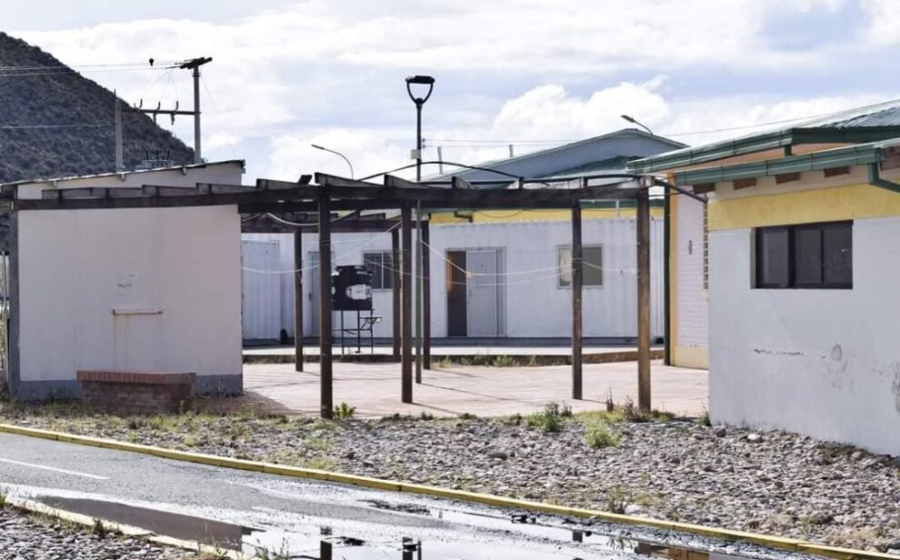 Centro de Aislamiento Municipal Oruro en estado de abandono